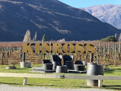 Kinross sign and vineyard against the Central Otago mountains
