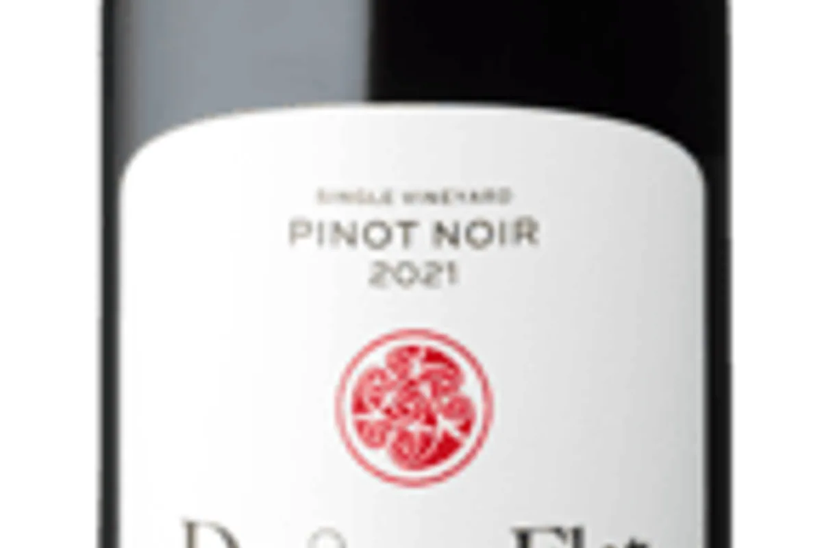 The Doctors Pinot Noir bottle