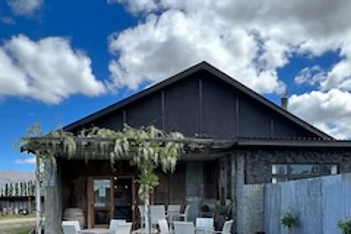 Three Miners Vineyard outdoor tasting area
